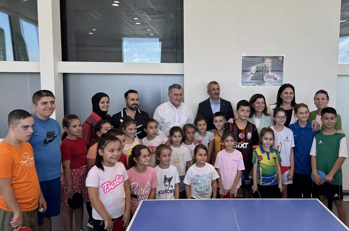 Gençlik ve Spor Bakanı Osman Aşkın Bak, Edirne’de Öğrencilerle Buluştu