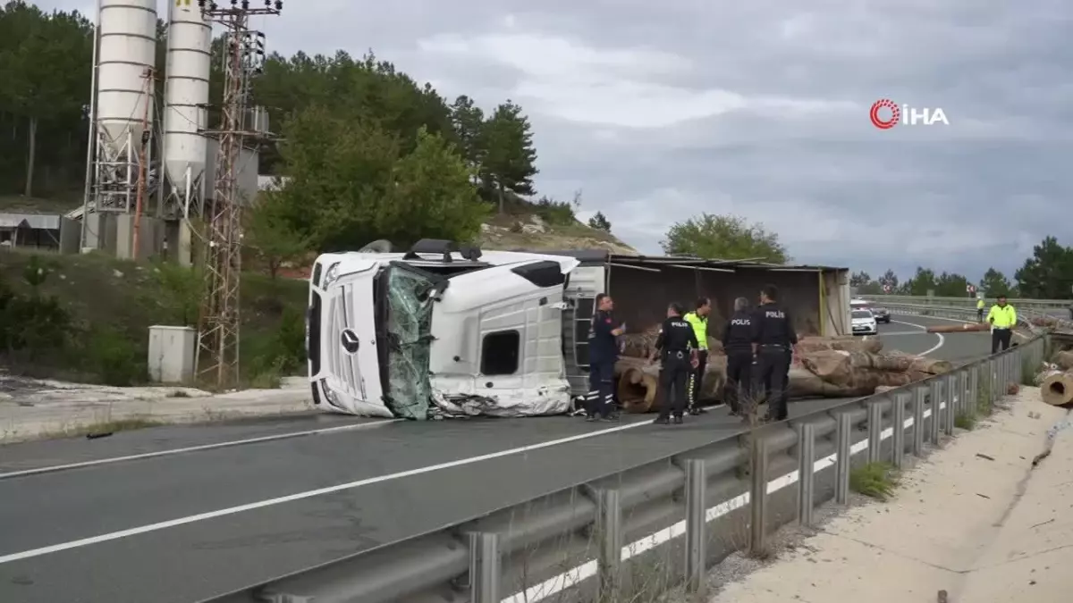 Kastamonu’da Tır Devrildi, 1 Yaralı