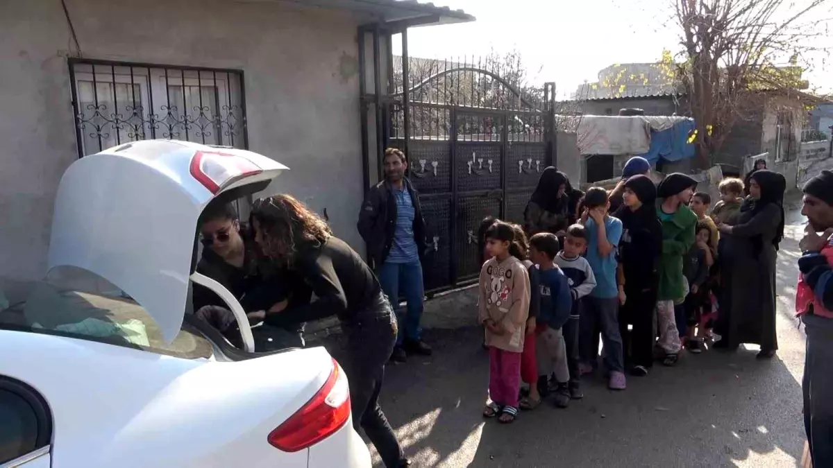 Adana’da Dezavantajlı Çocuklara Mont Dağıtımı