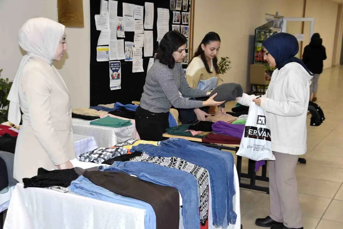 Bitlis Eren Üniversitesi’nde ‘Kardeşimin Dolabı’ Projesi ile Dayanışma Rüzgarı