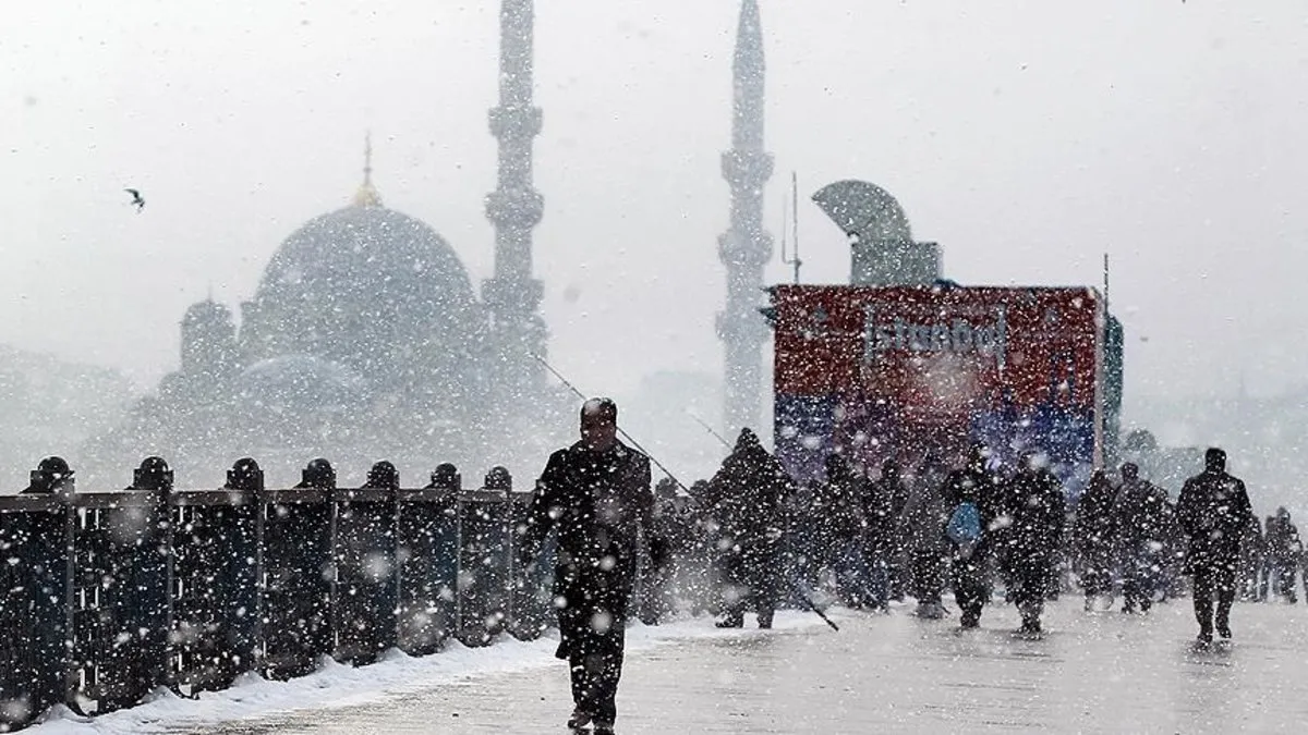 İstanbul’da kar yağışı için saat verildi! Meteoroloji’den uyarılar peş peşe geldi, lapa lapa yağacak