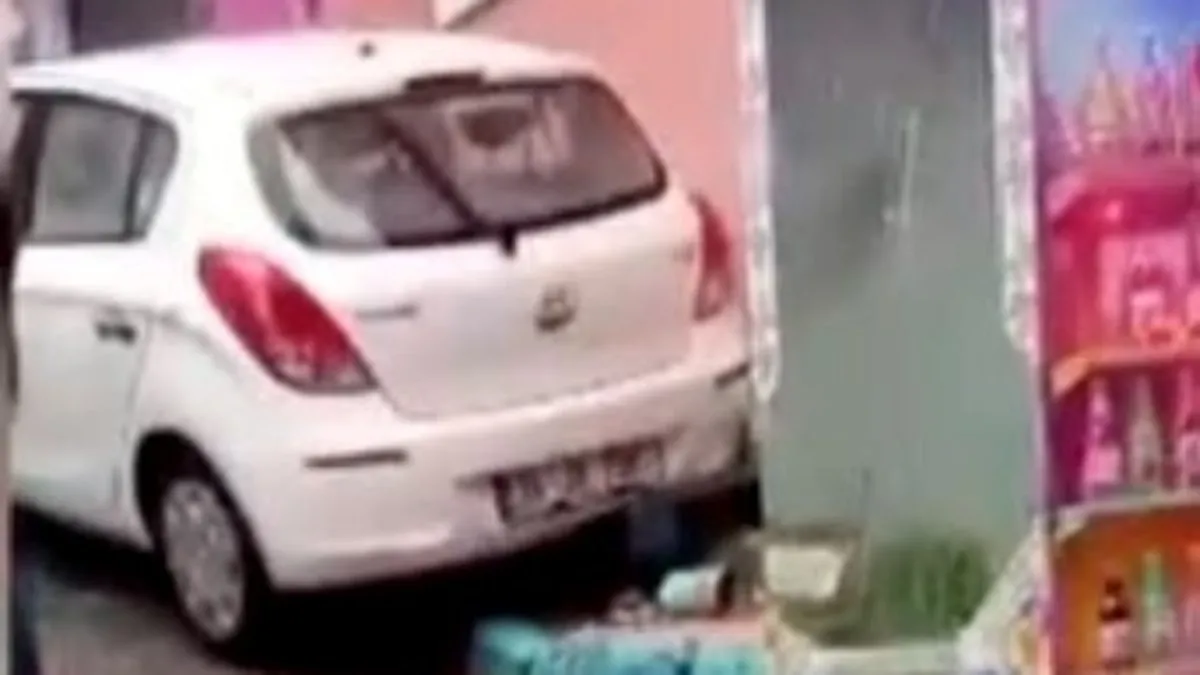 İstanbul’da yokuştan kayan otomobil kadını ezdi! 2 arkadaşı canını son anda kurtardı