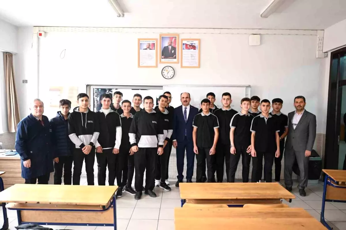 Konya’da 12. Sınıf Öğrencilerine 4 Bin Lira Eğitim Desteği