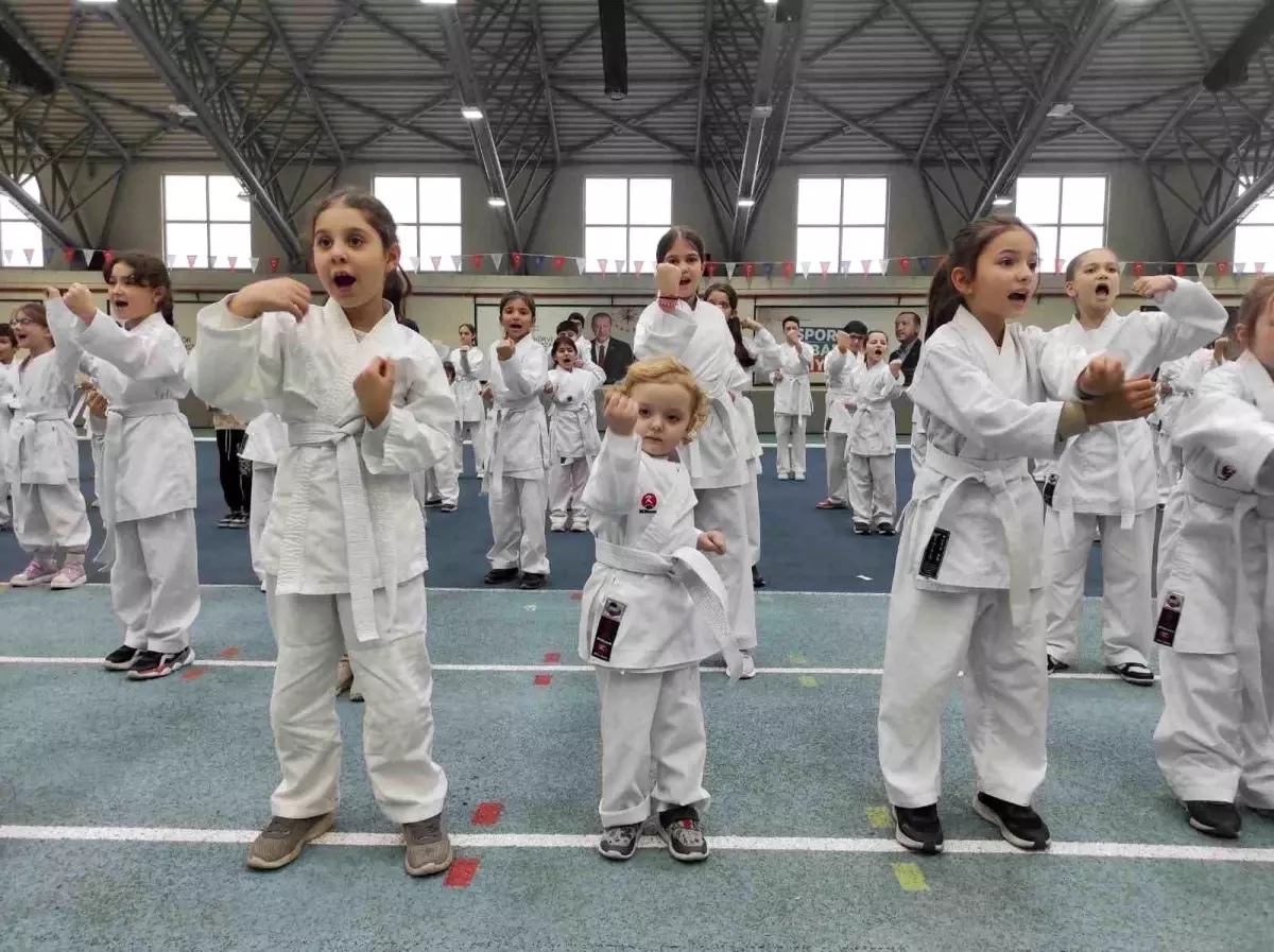 Osmangazi’de Karate Eğitim Semineri Düzenlendi