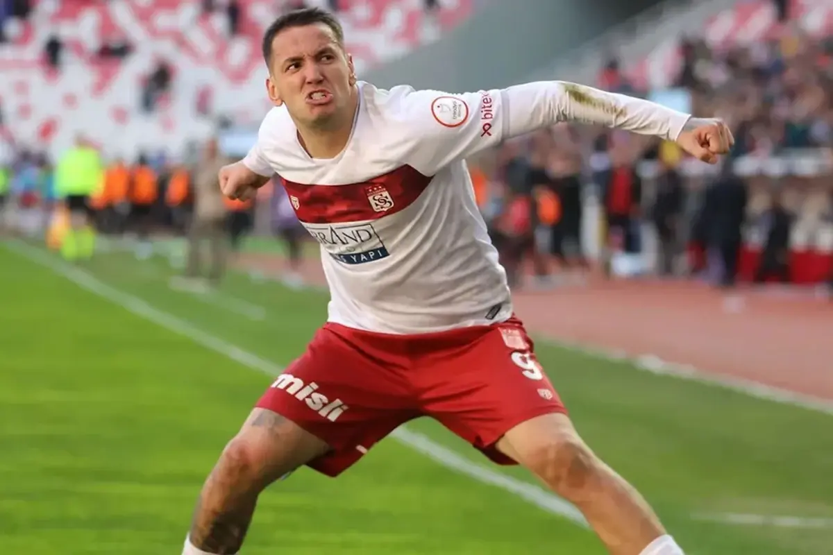 Süper Lig devi, Rey Manaj’a imzayı attırıyor
