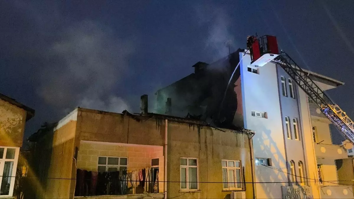 Darıca’da Yangın: Bir Kişi Hastaneye Kaldırıldı