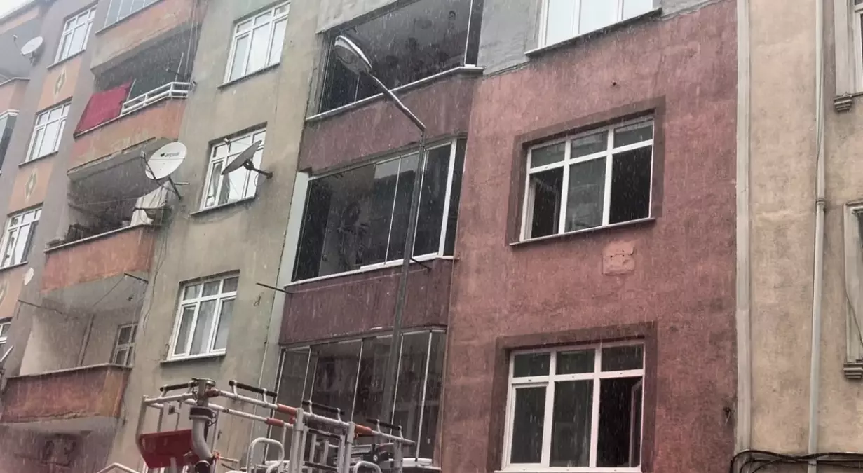Gaziosmanpaşa’da 5 Katlı Binada Yangın Çıktı