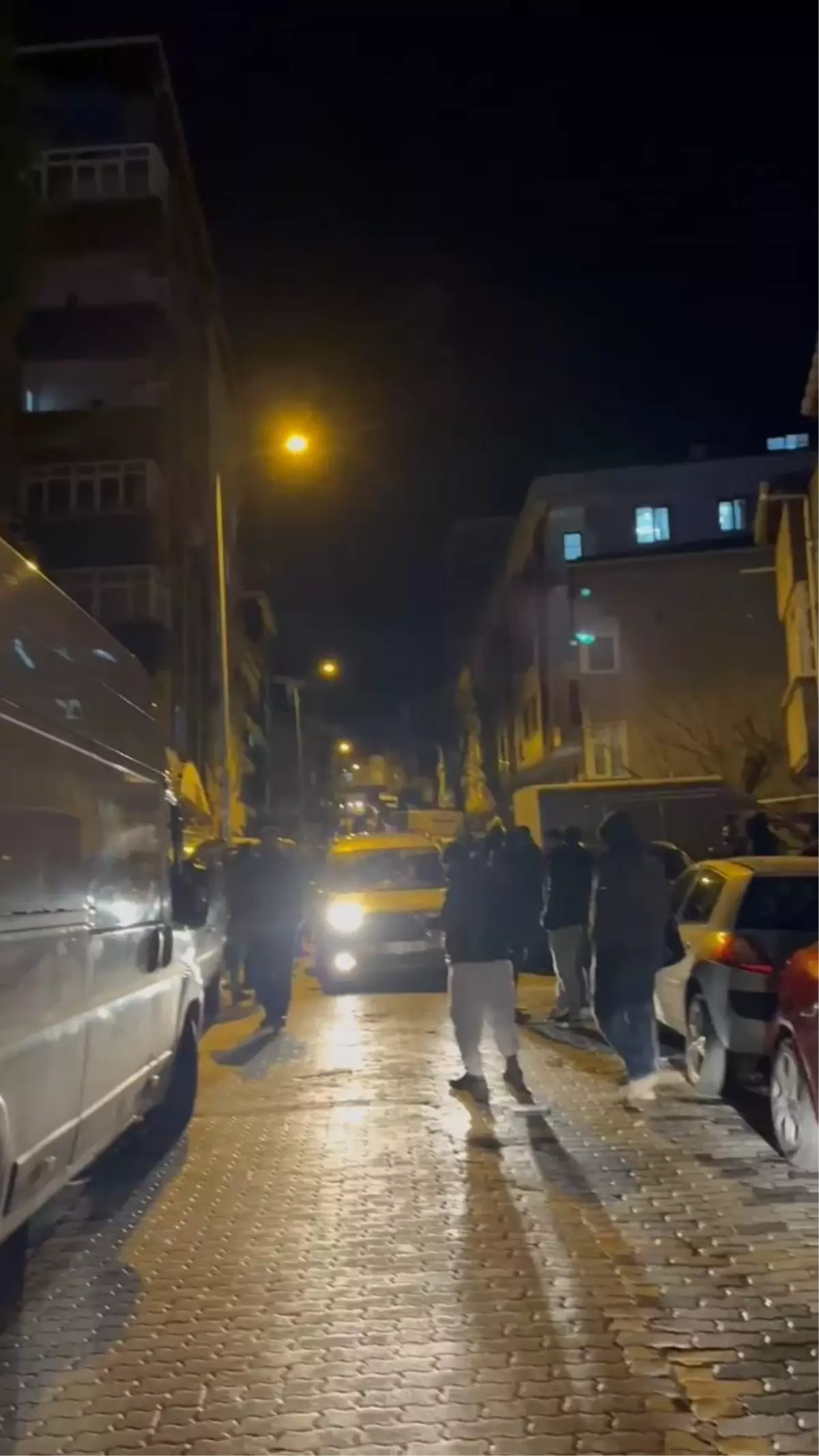 Küçükçekmece’de Bina Çatlama Şüphesi ile Tahliye Edildi