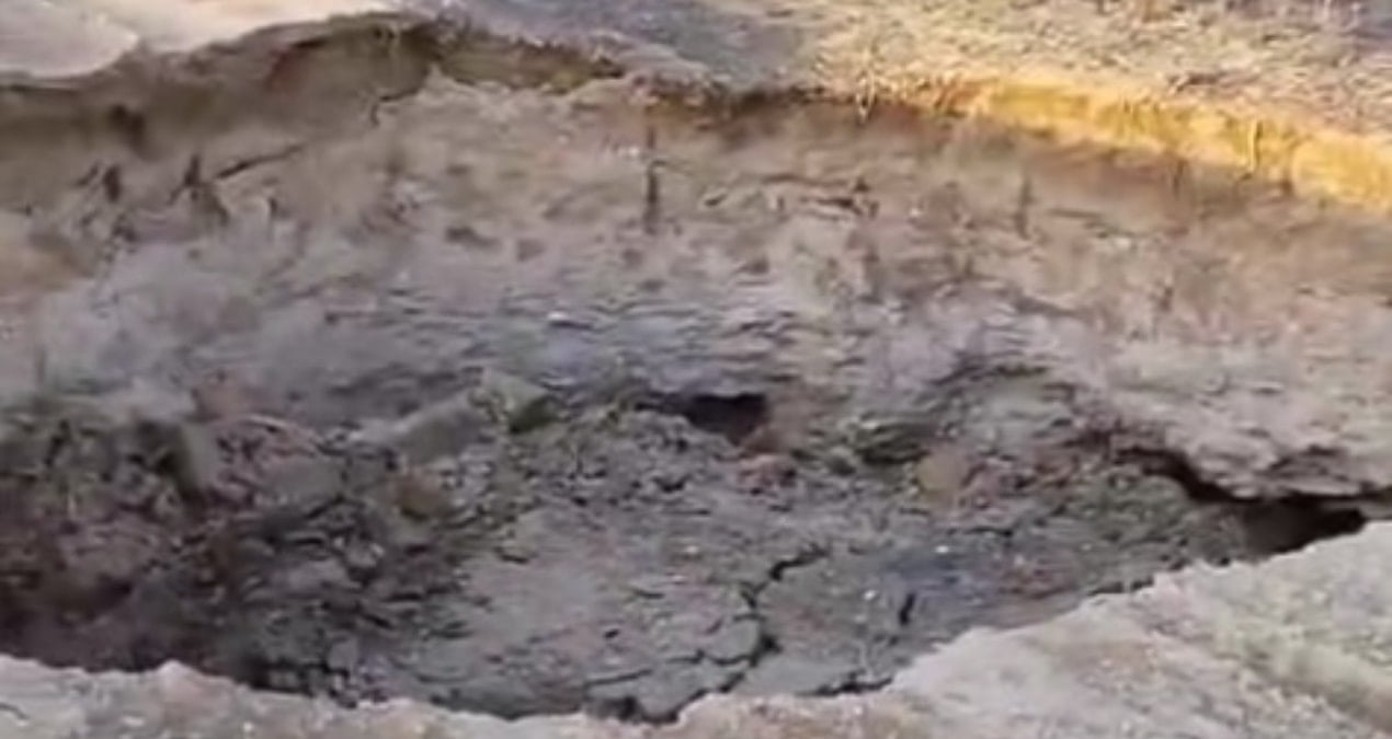 Aksaray’da 10 metre derinliğinde obruk oluştu