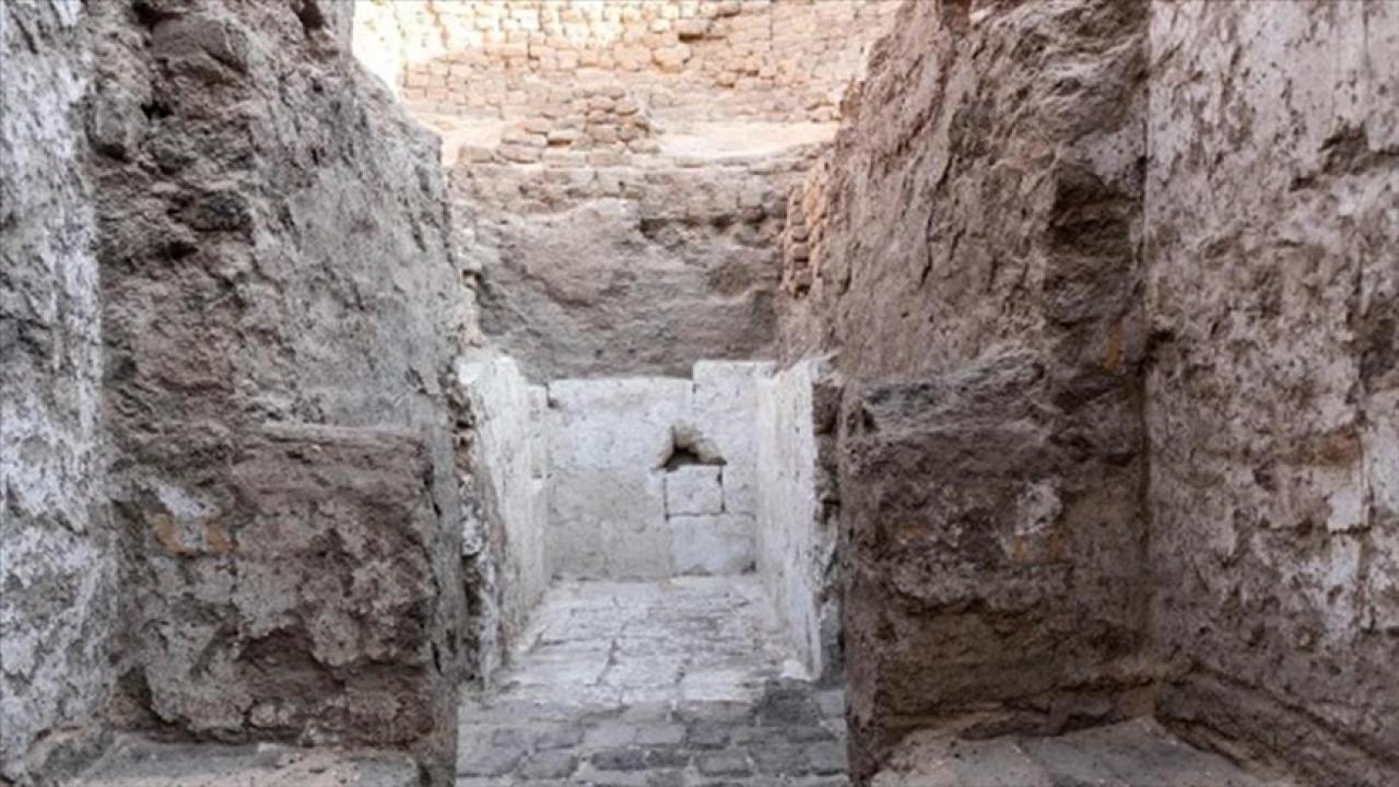 Mısır’da 3 bin 500 yıldan daha eski kraliyet mezarı bulundu